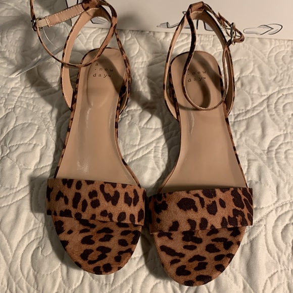 Block heel sandals NWT - Picture 2 of 11